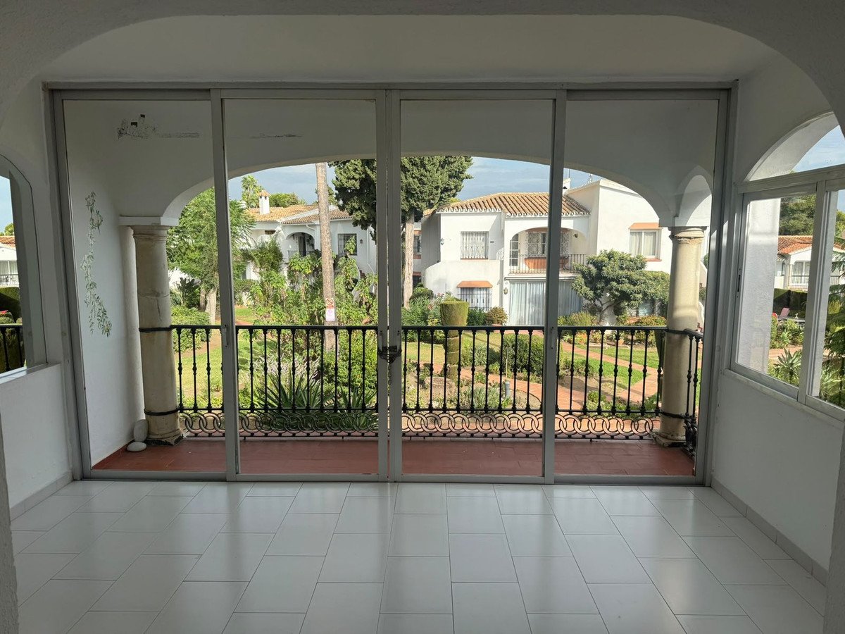 1 Bed Top Floor Apartment in El Paraiso