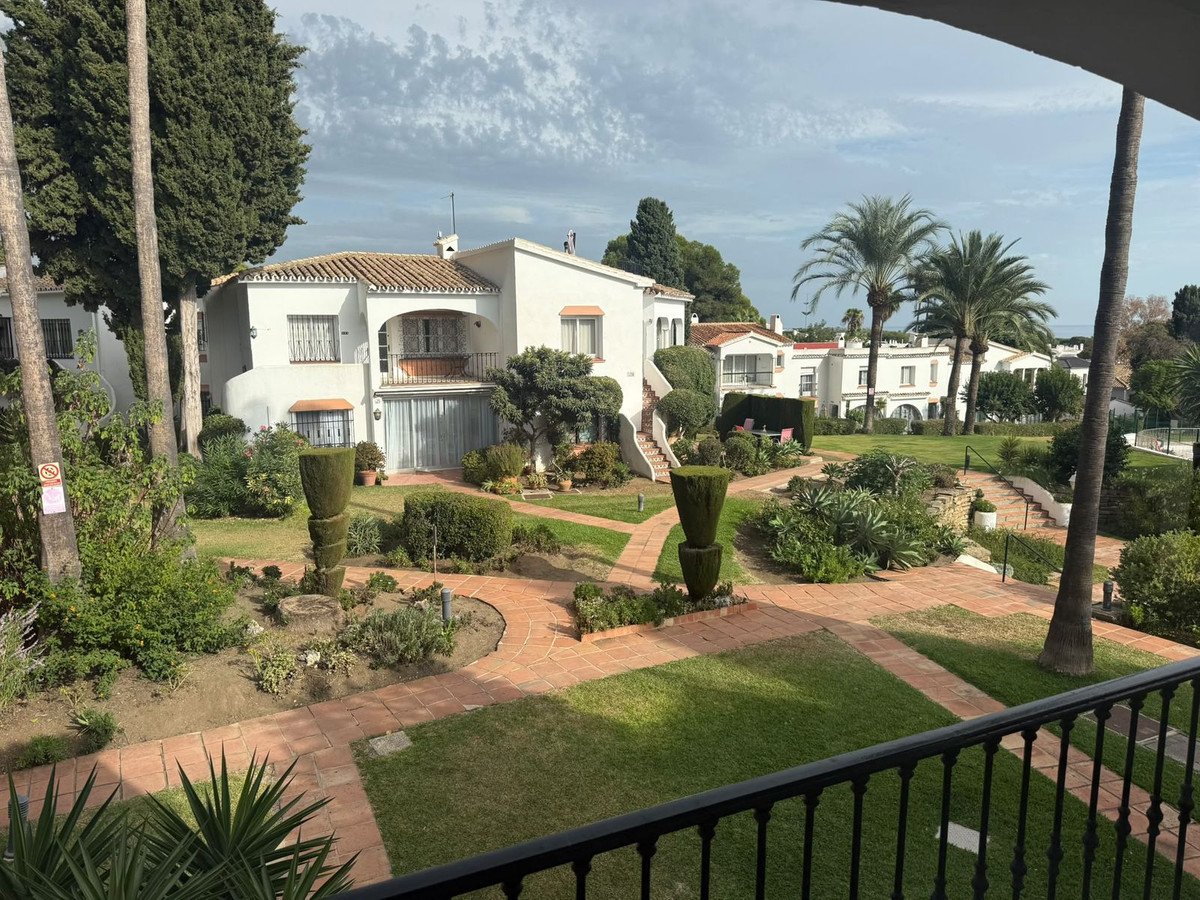 1 Bed Top Floor Apartment in El Paraiso