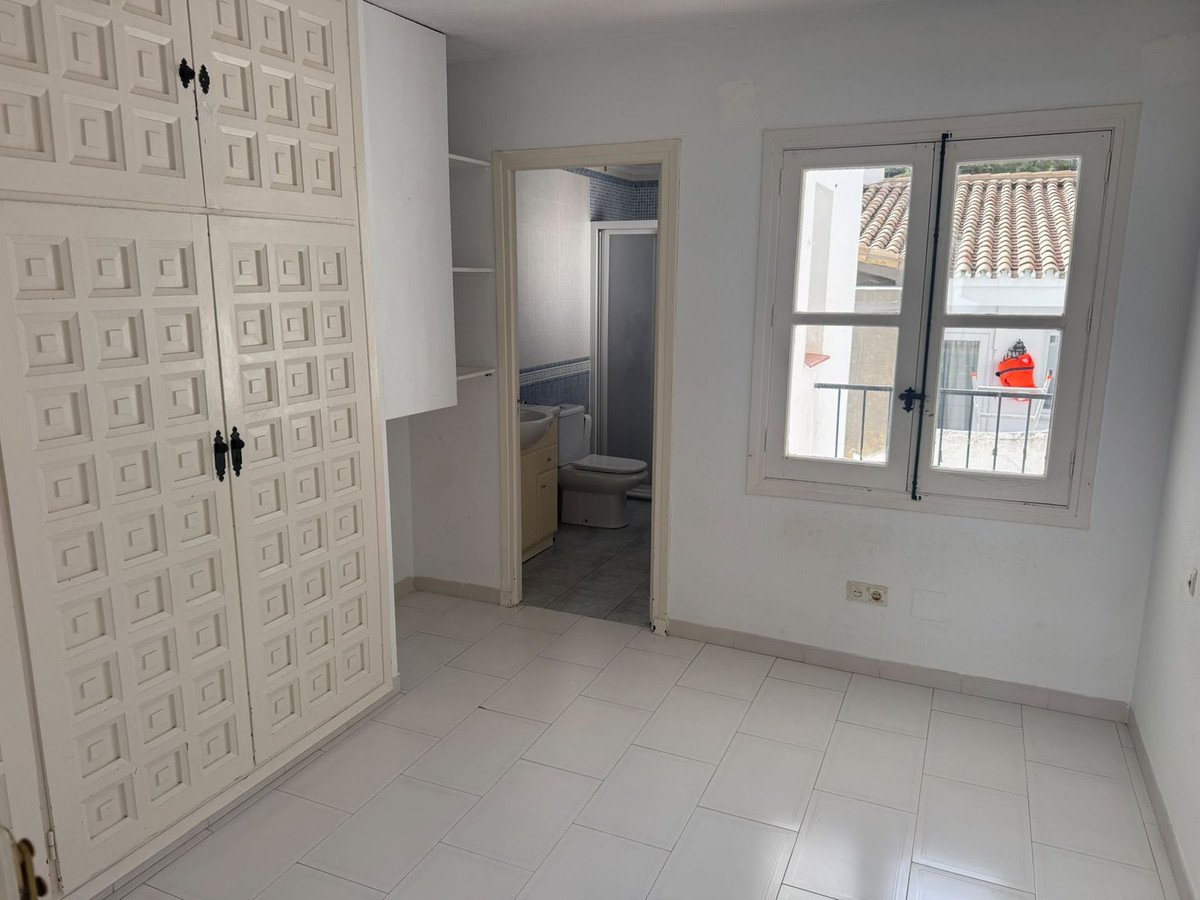 1 Bed Top Floor Apartment in El Paraiso