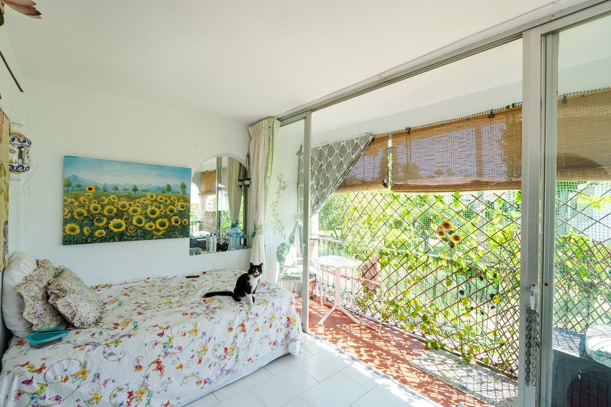 1 Bed Top Floor Apartment in El Paraiso