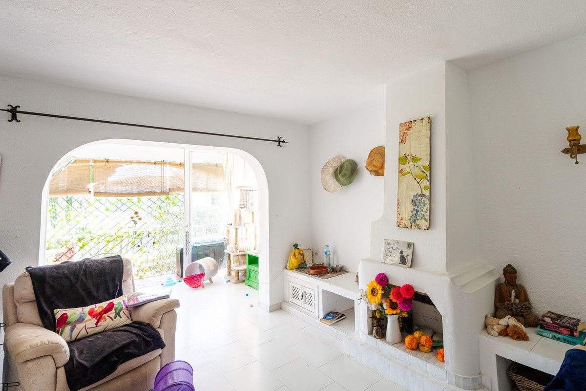 1 Bed Top Floor Apartment in El Paraiso