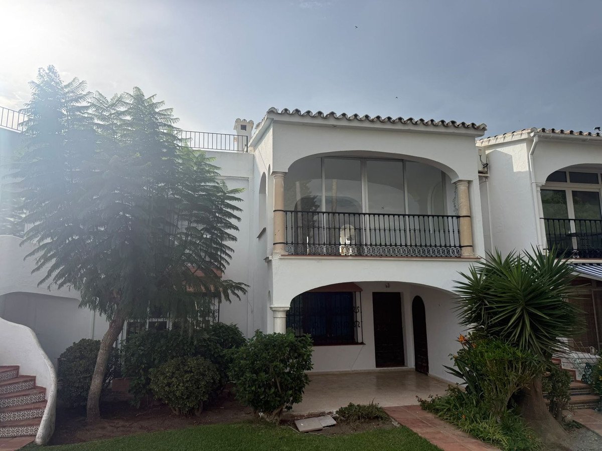 1 Bed Top Floor Apartment in El Paraiso