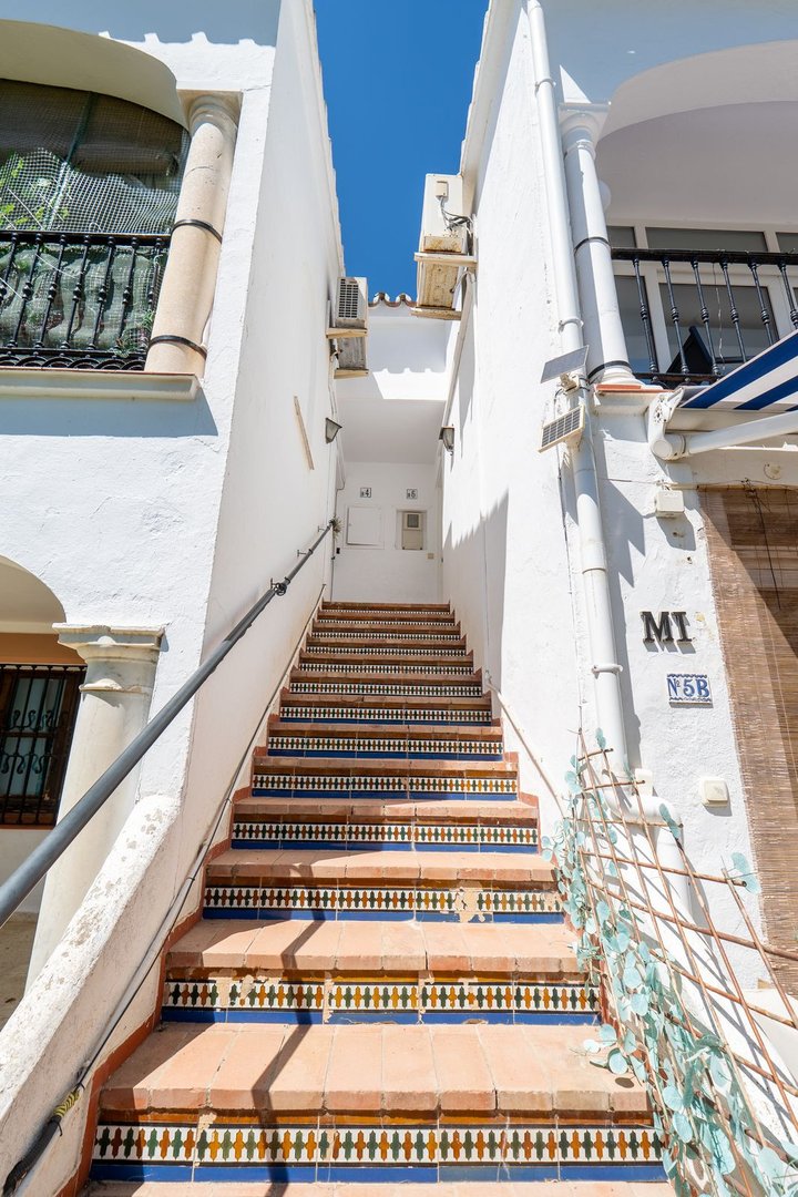 1 Bed Top Floor Apartment in El Paraiso