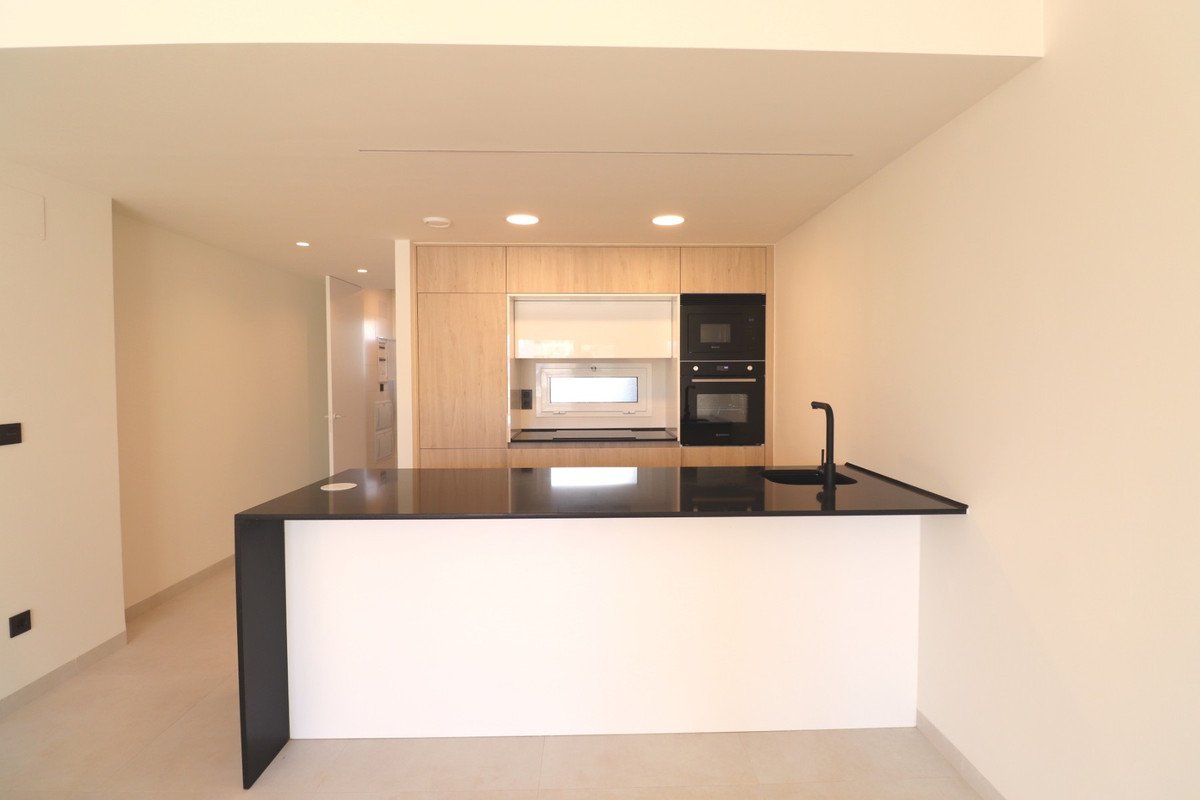 2 Bed Ground Floor Apartment in Urbanización El Raso