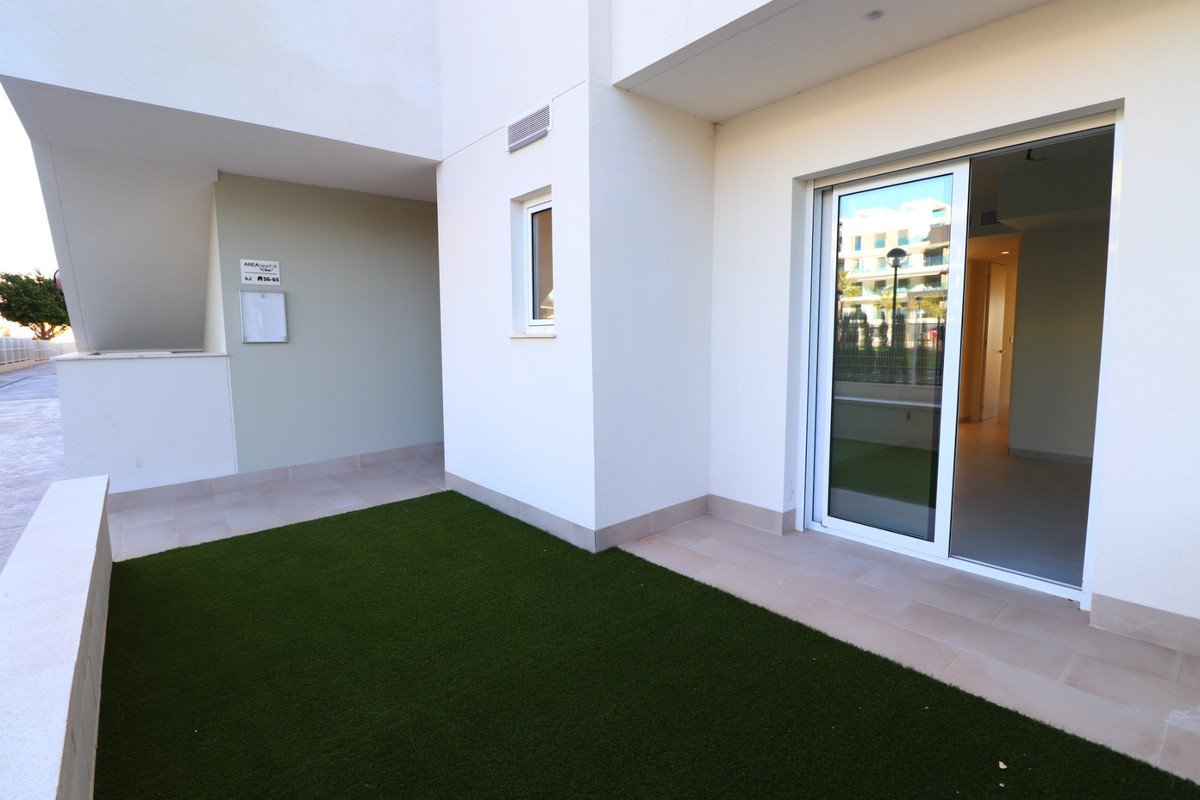 2 Bed Ground Floor Apartment in Urbanización El Raso