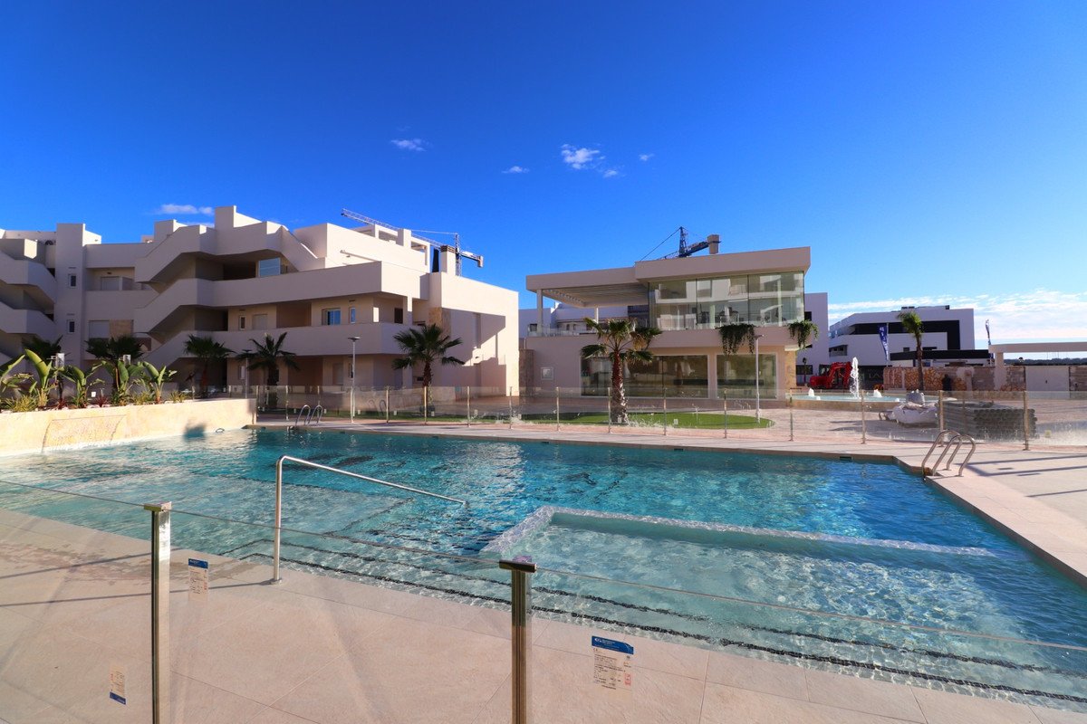 2 Bed Ground Floor Apartment in Urbanización El Raso