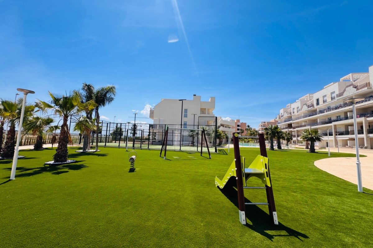2 Bed Ground Floor Apartment in Urbanización El Raso