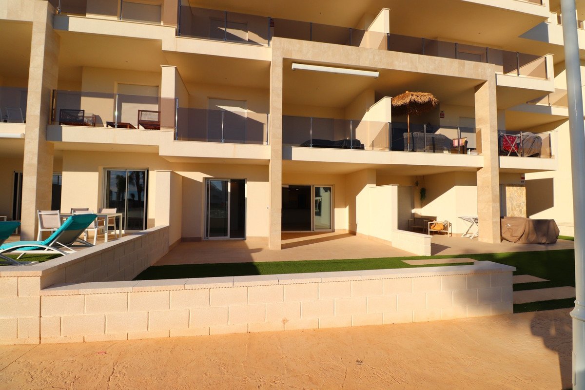 2 Bed Ground Floor Apartment in Urbanización El Raso