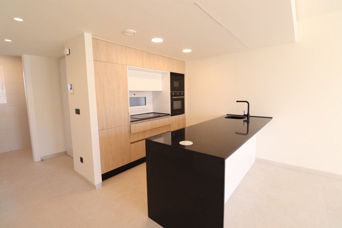 2 Bed Ground Floor Apartment in Urbanización El Raso