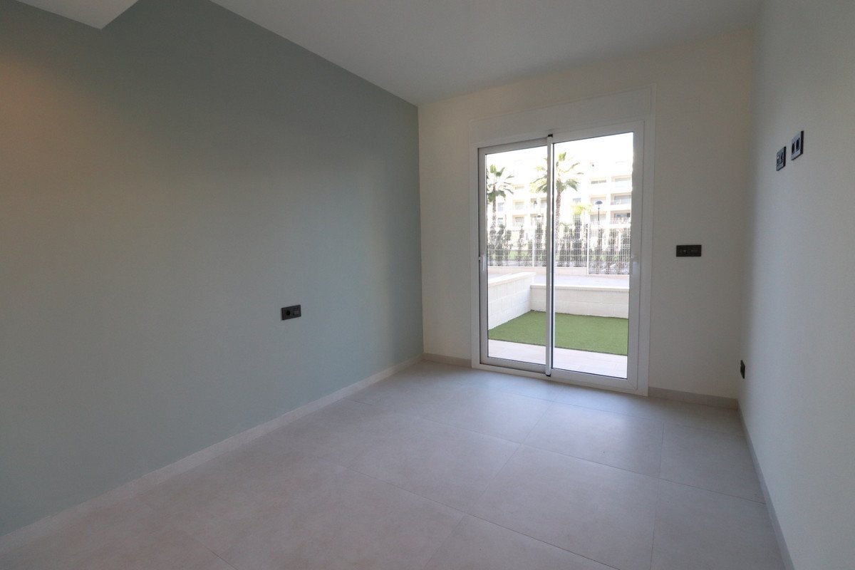 2 Bed Ground Floor Apartment in Urbanización El Raso