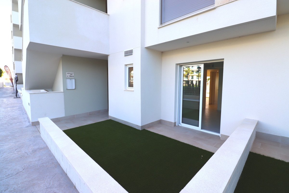 2 Bed Ground Floor Apartment in Urbanización El Raso