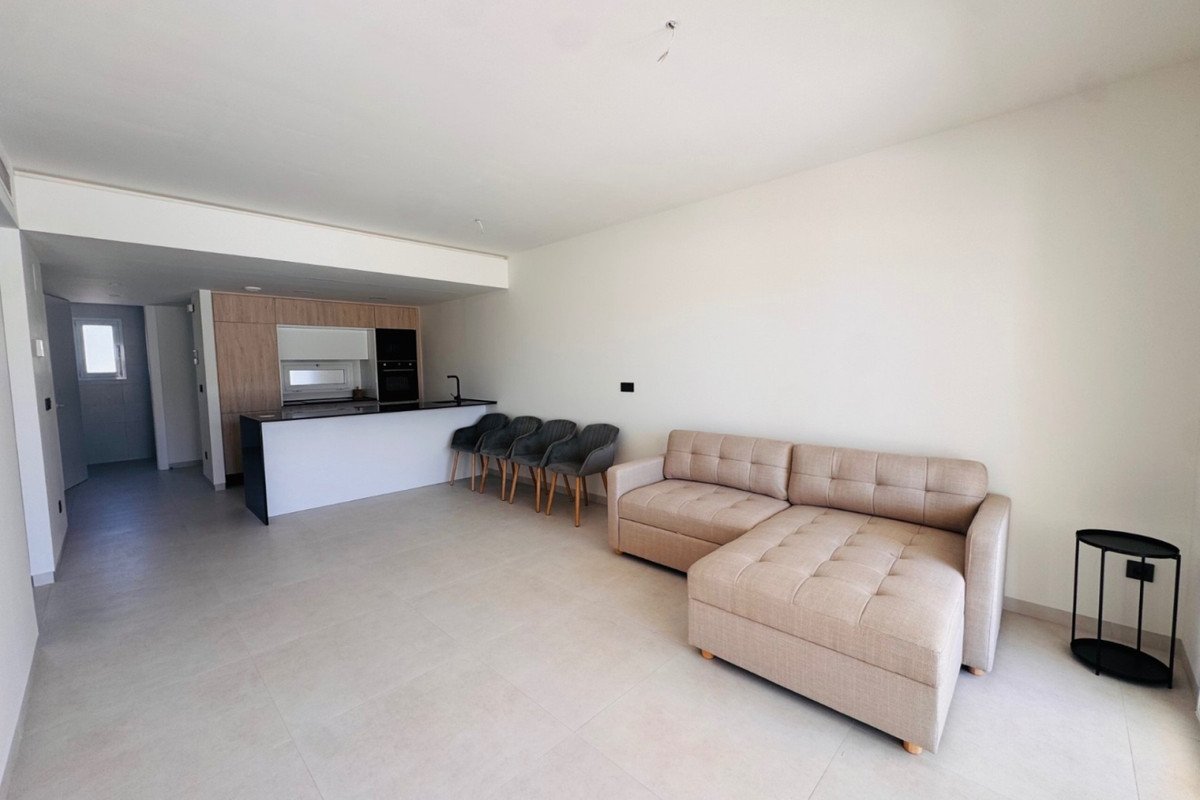 2 Bed Ground Floor Apartment in Urbanización El Raso