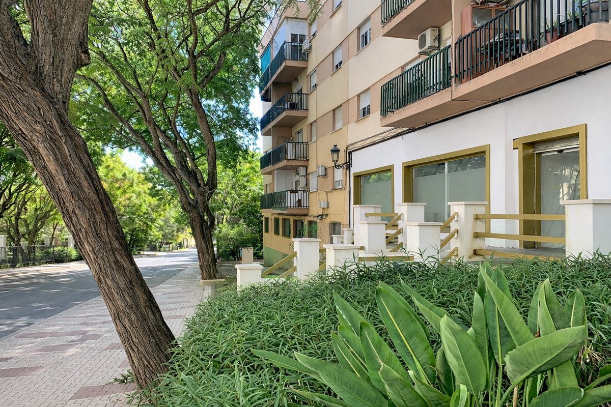 3 Bed Middle Floor Apartment in Estepona