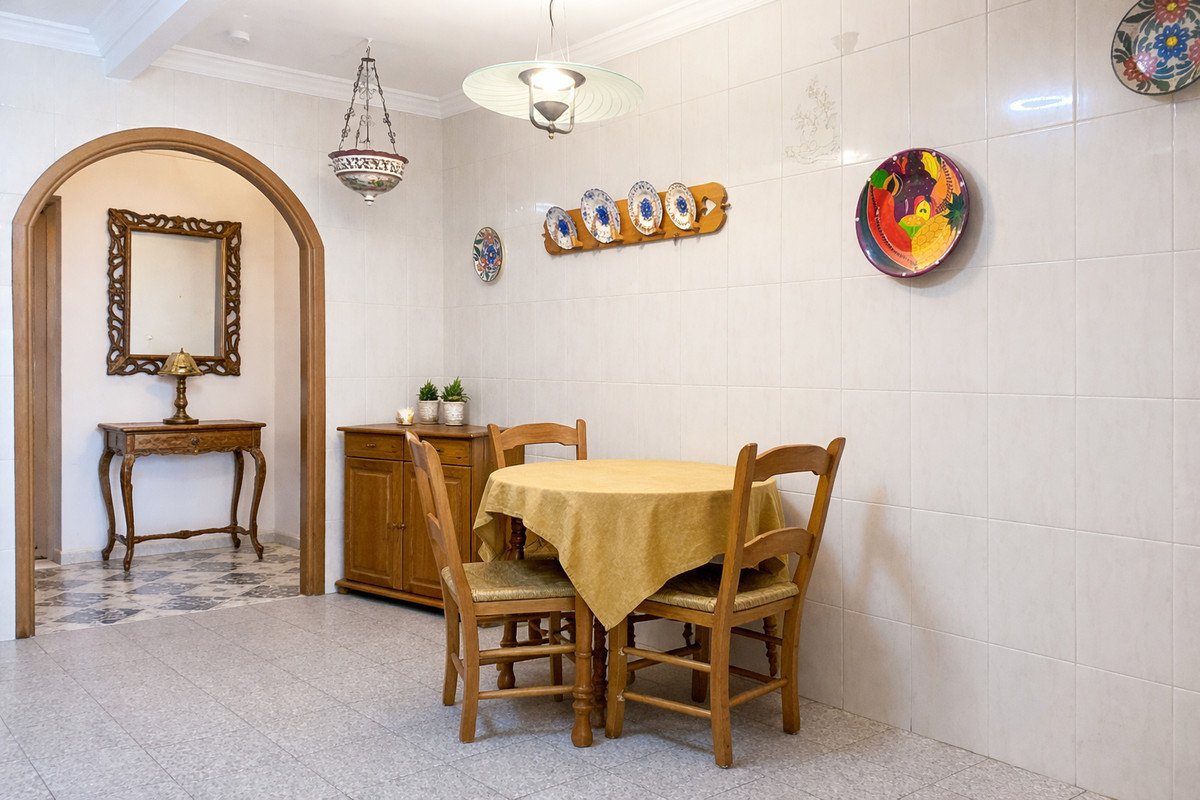 3 Bed Middle Floor Apartment in Estepona