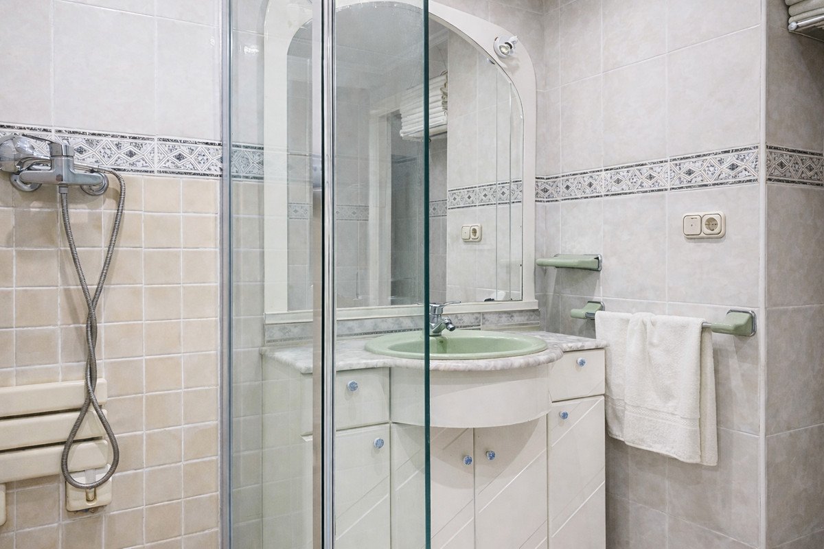 3 Bed Middle Floor Apartment in Estepona