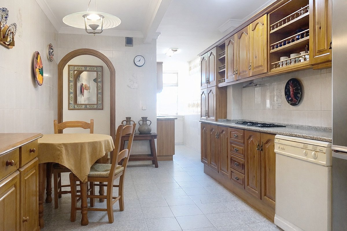 3 Bed Middle Floor Apartment in Estepona