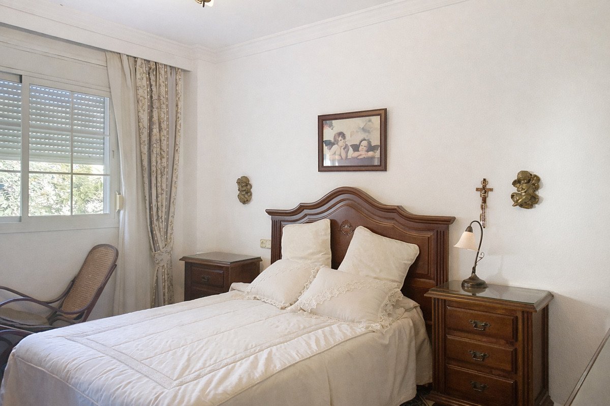 3 Bed Middle Floor Apartment in Estepona