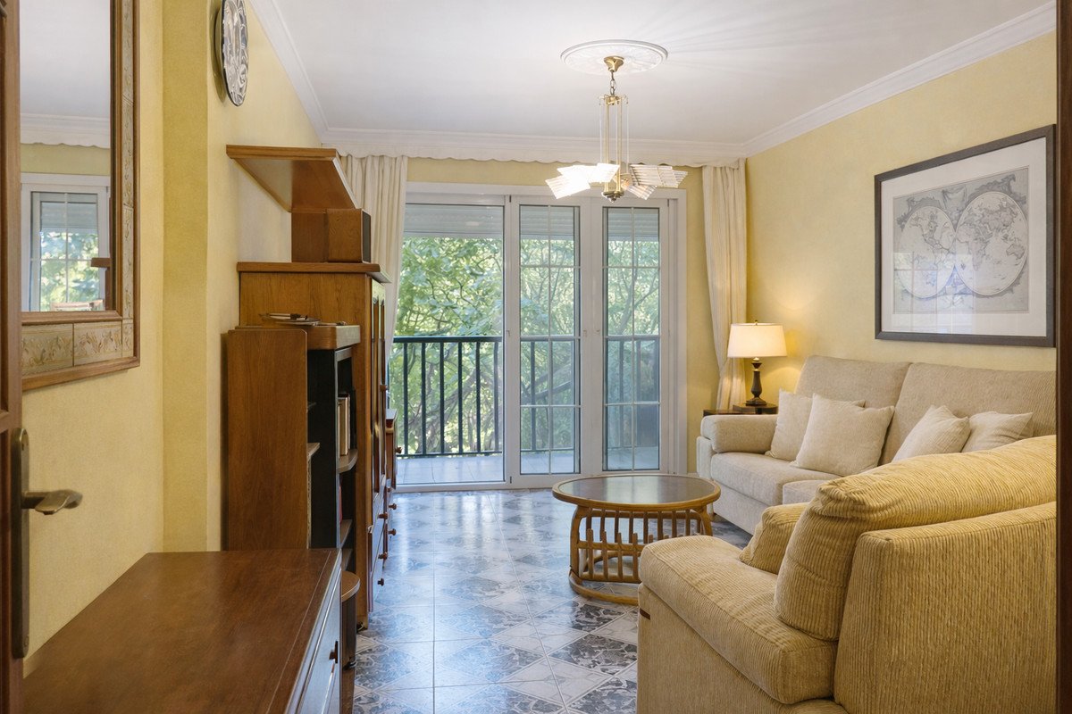 3 Bed Middle Floor Apartment in Estepona