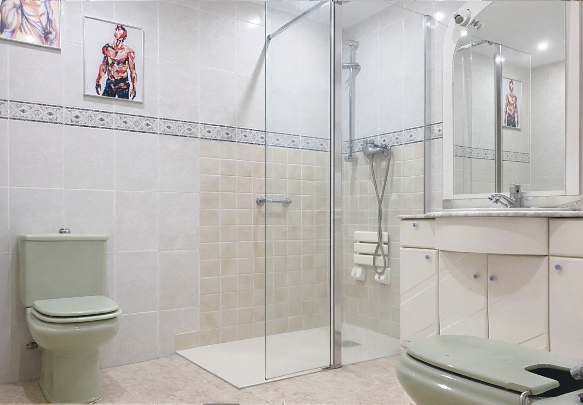 3 Bed Middle Floor Apartment in Estepona