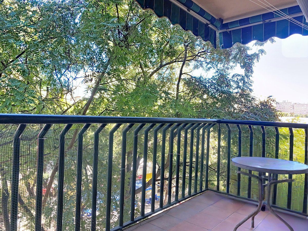 3 Bed Middle Floor Apartment in Estepona