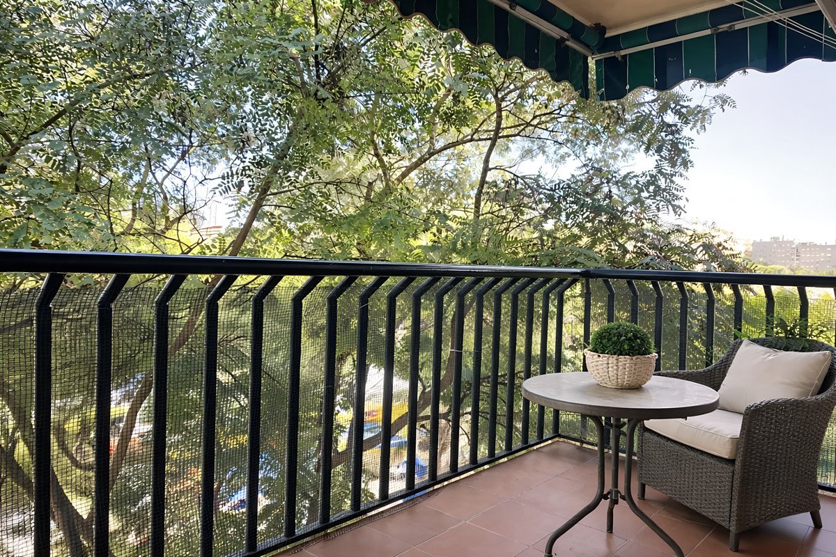 3 Bed Middle Floor Apartment in Estepona