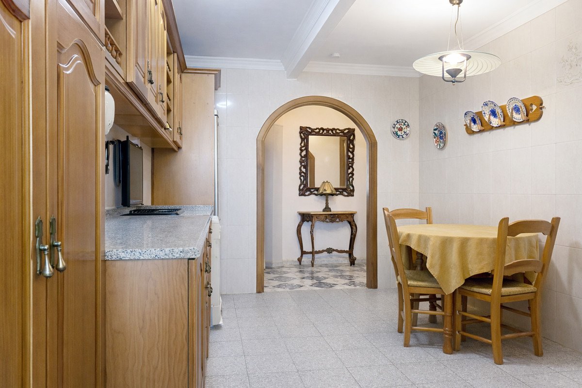 3 Bed Middle Floor Apartment in Estepona