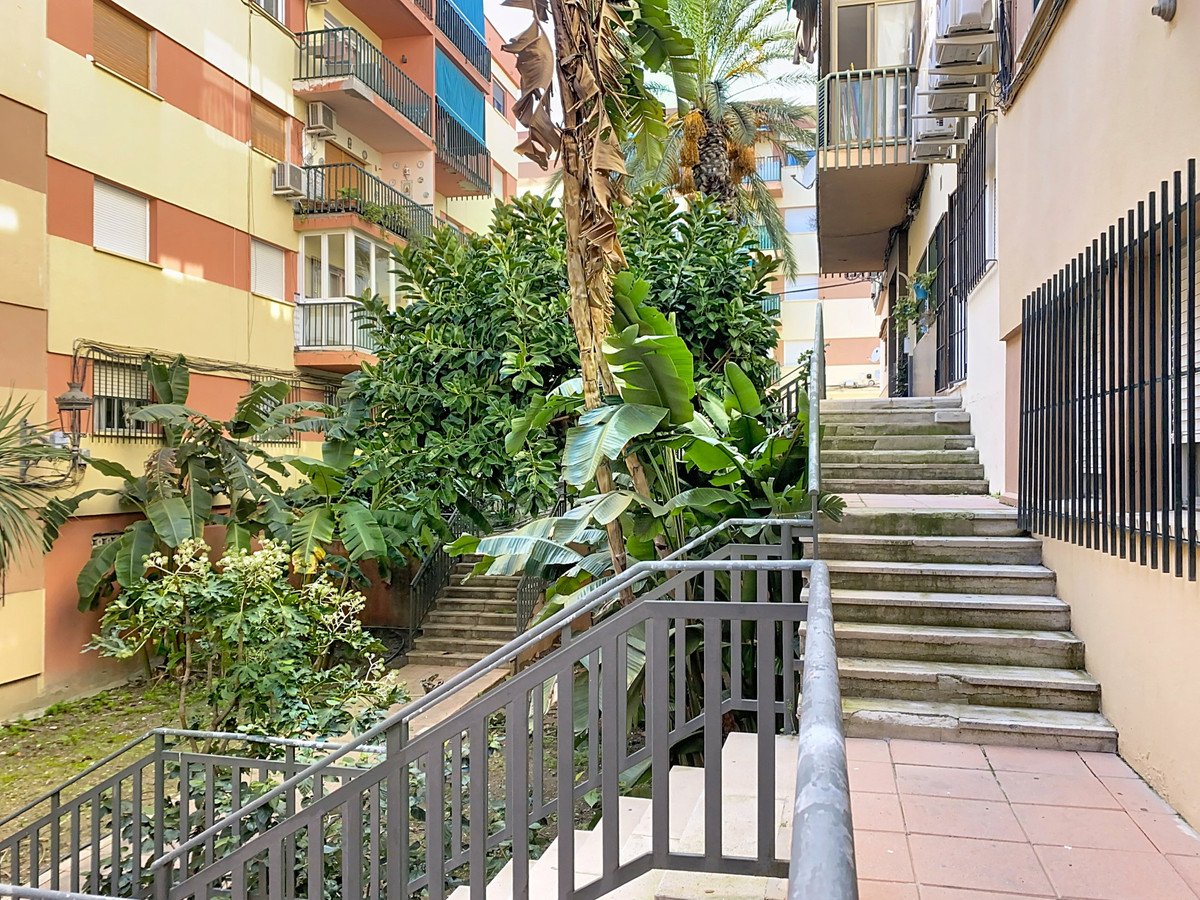3 Bed Middle Floor Apartment in Estepona