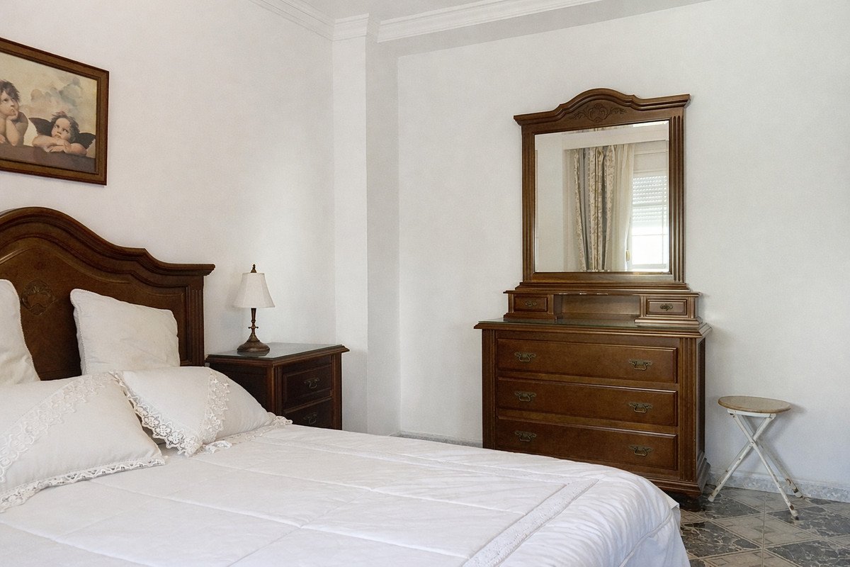 3 Bed Middle Floor Apartment in Estepona