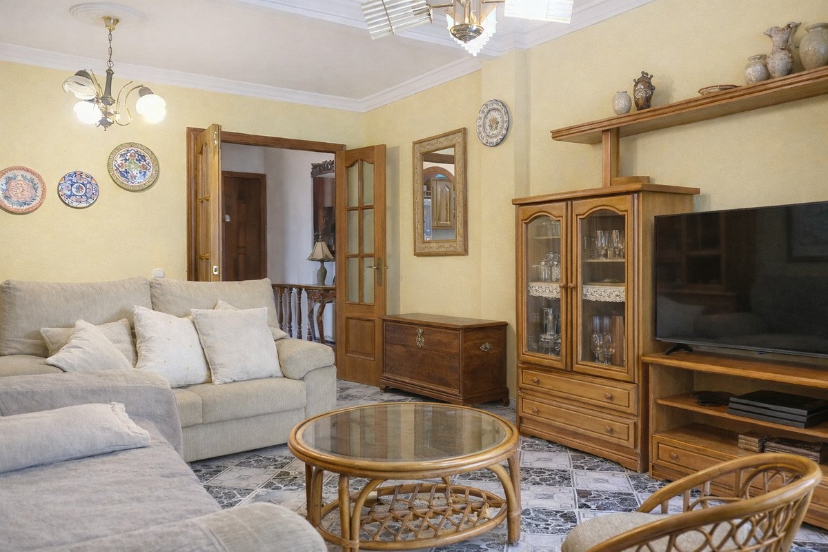 3 Bed Middle Floor Apartment in Estepona
