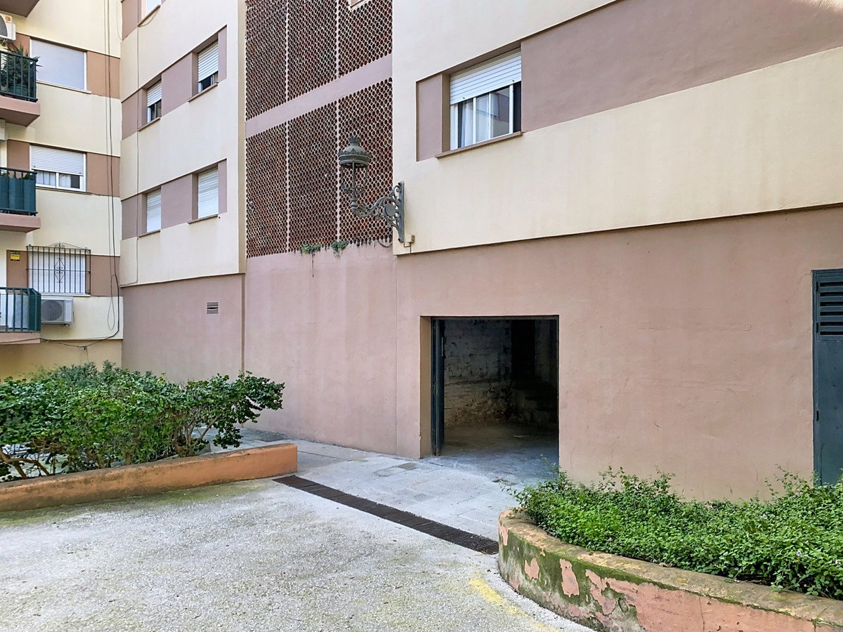 3 Bed Middle Floor Apartment in Estepona