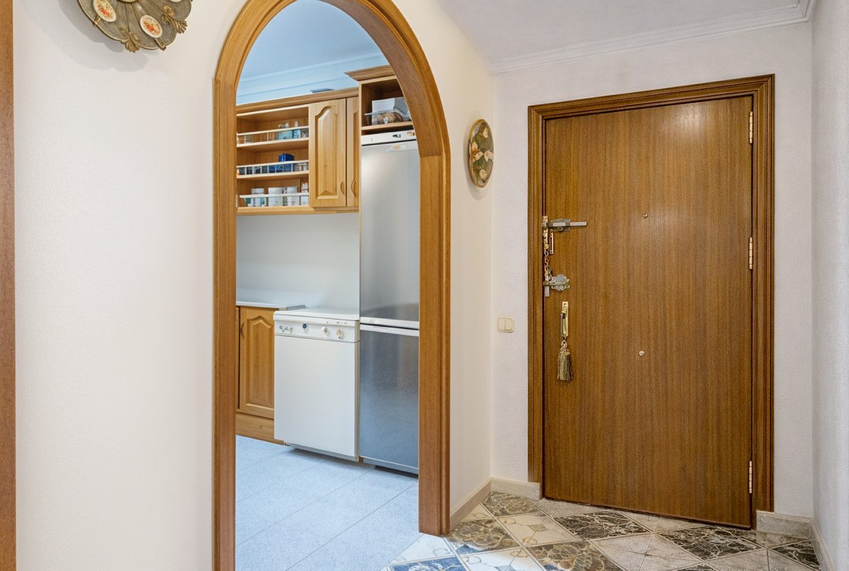 3 Bed Middle Floor Apartment in Estepona