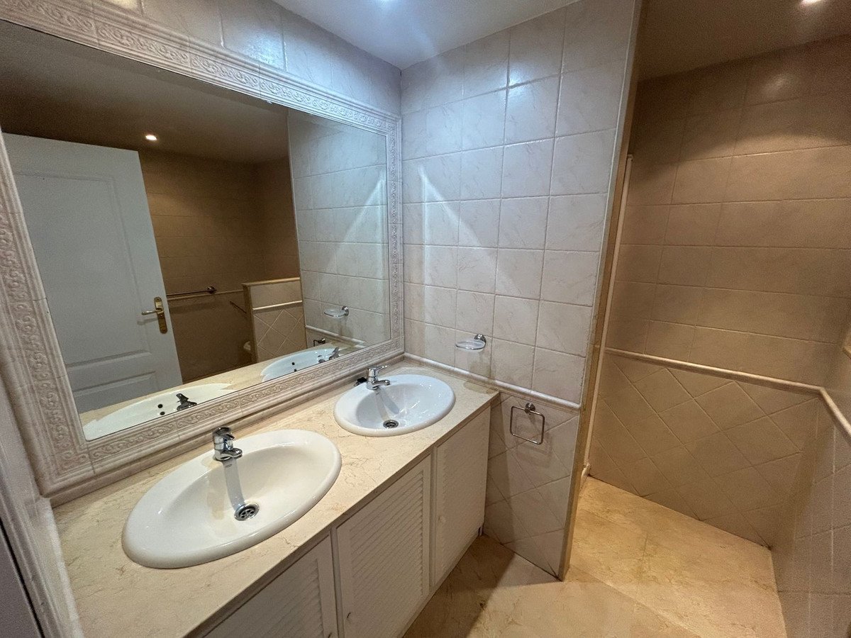 2 Bed Ground Floor Apartment in Riviera del Sol