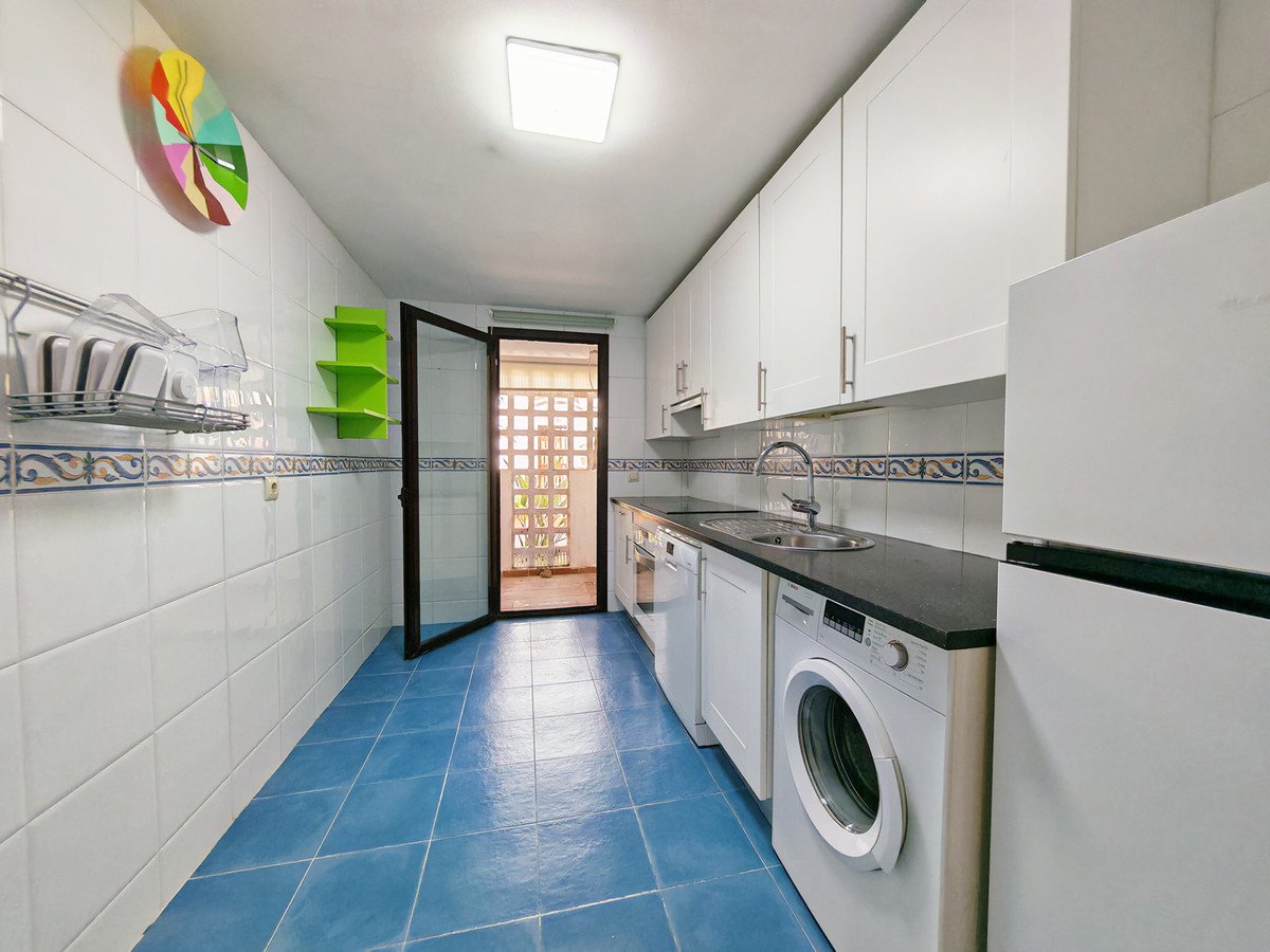 2 Bed Middle Floor Apartment in Nueva Andalucía