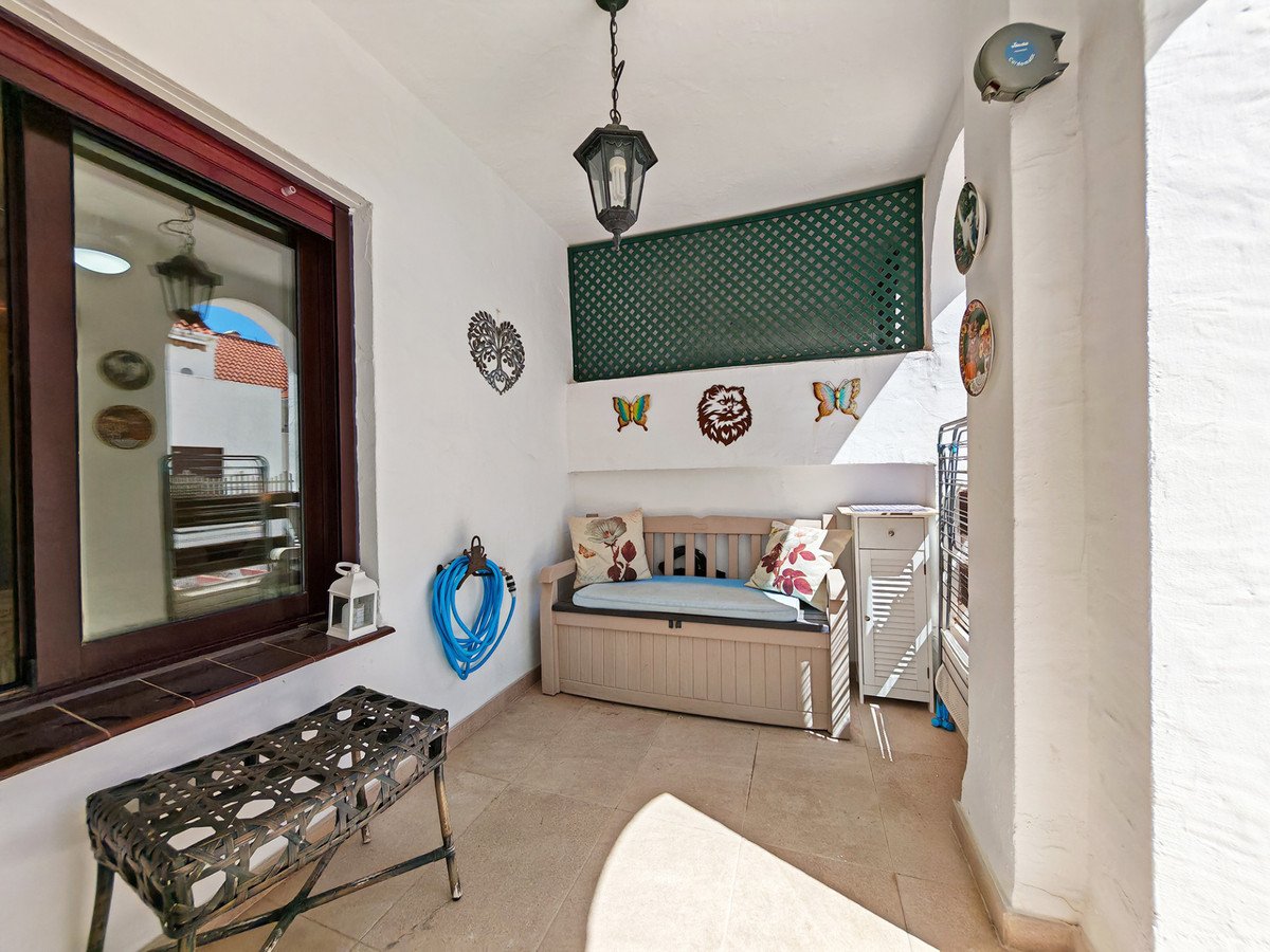 2 Bed Middle Floor Apartment in Nueva Andalucía