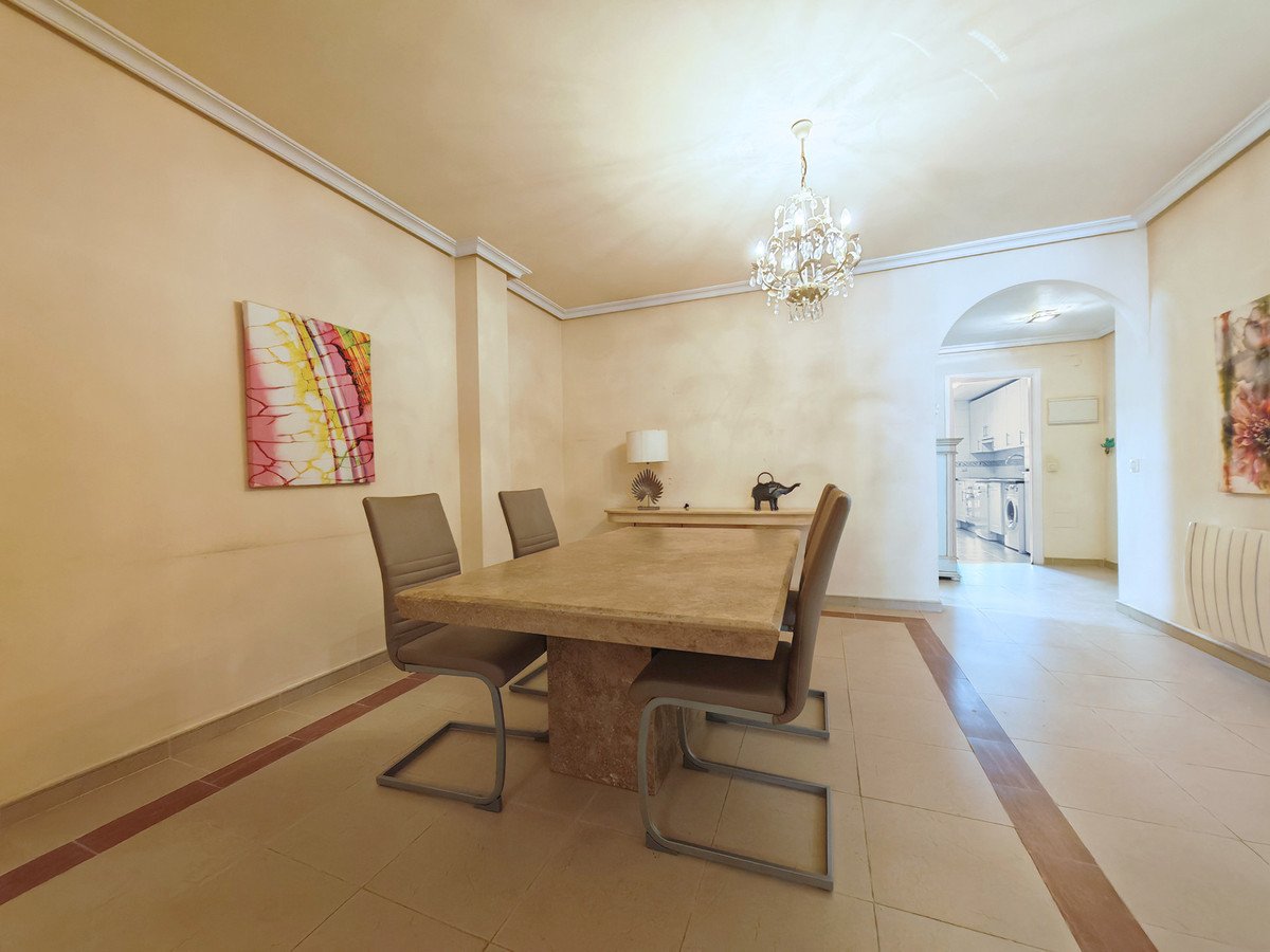 2 Bed Middle Floor Apartment in Nueva Andalucía