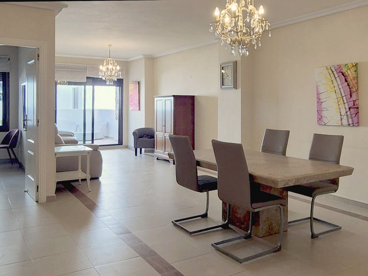 2 Bed Middle Floor Apartment in Nueva Andalucía