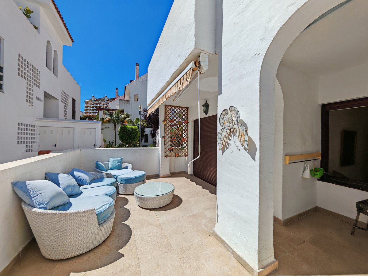 2 Bed Middle Floor Apartment in Nueva Andalucía