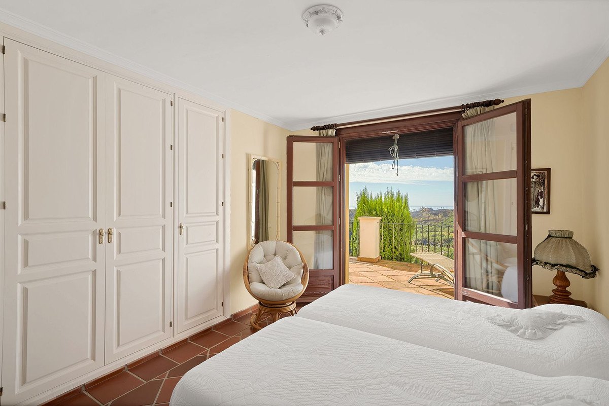 3 Bed Townhouse in Benahavís