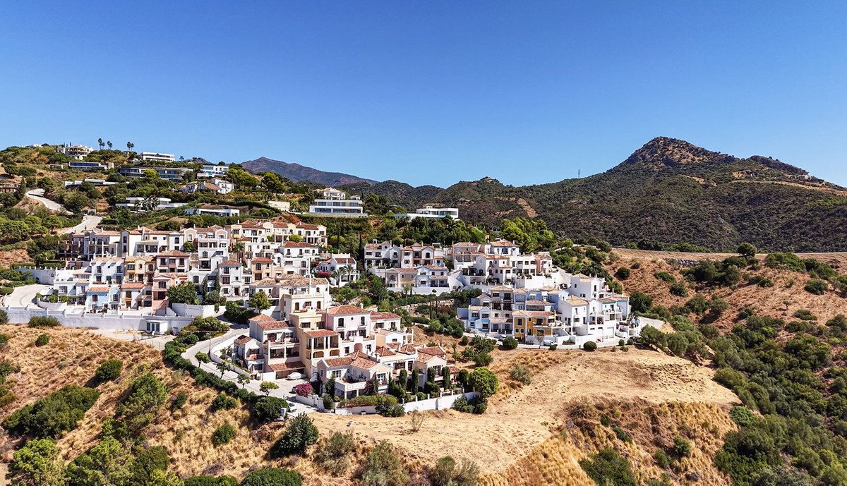 3 Bed Townhouse in Benahavís