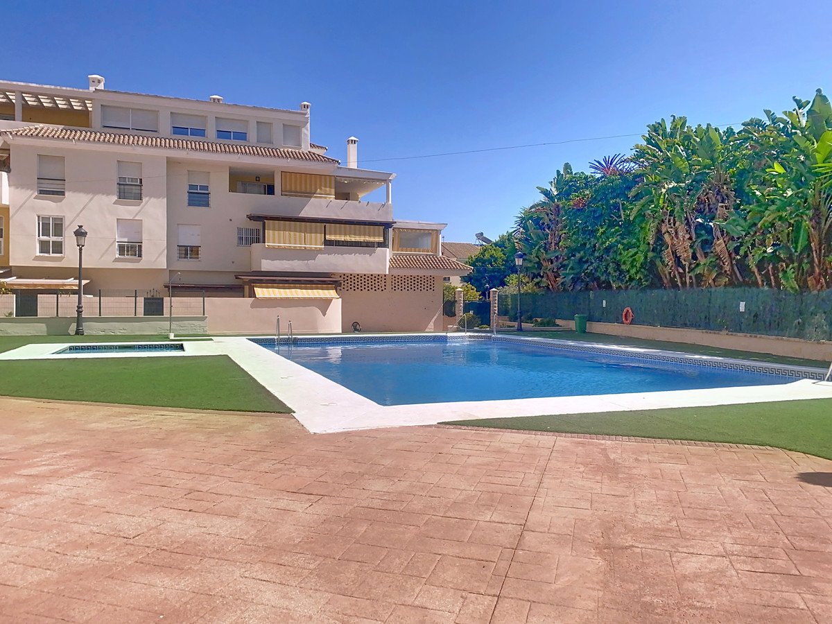 2 Bed Middle Floor Apartment in Estepona