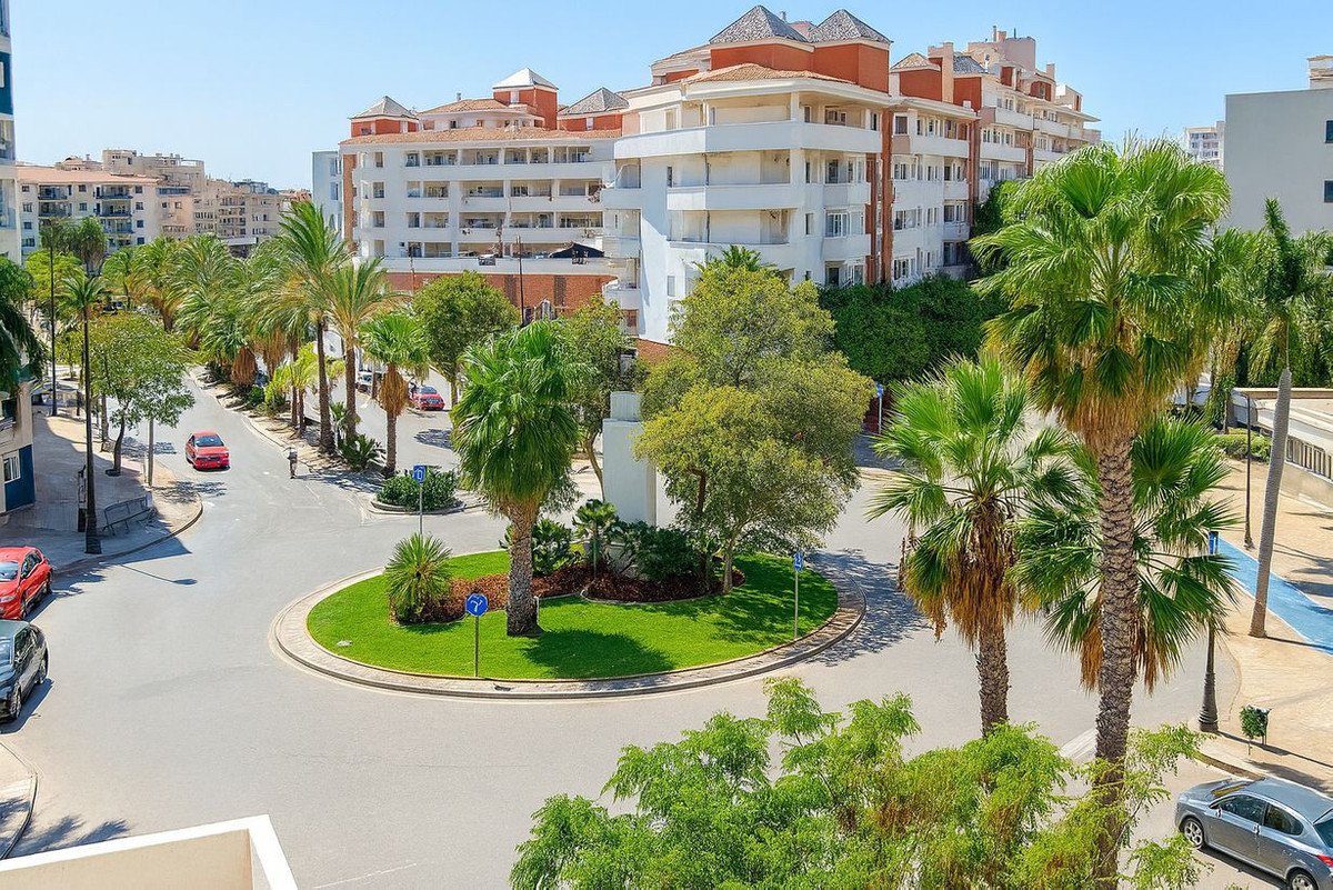 2 Bed Middle Floor Apartment in Estepona