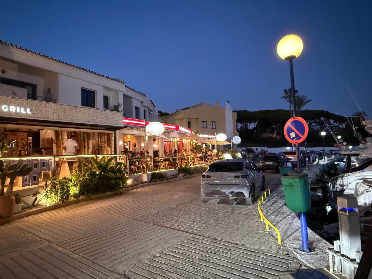 5 Bed Townhouse in Artola