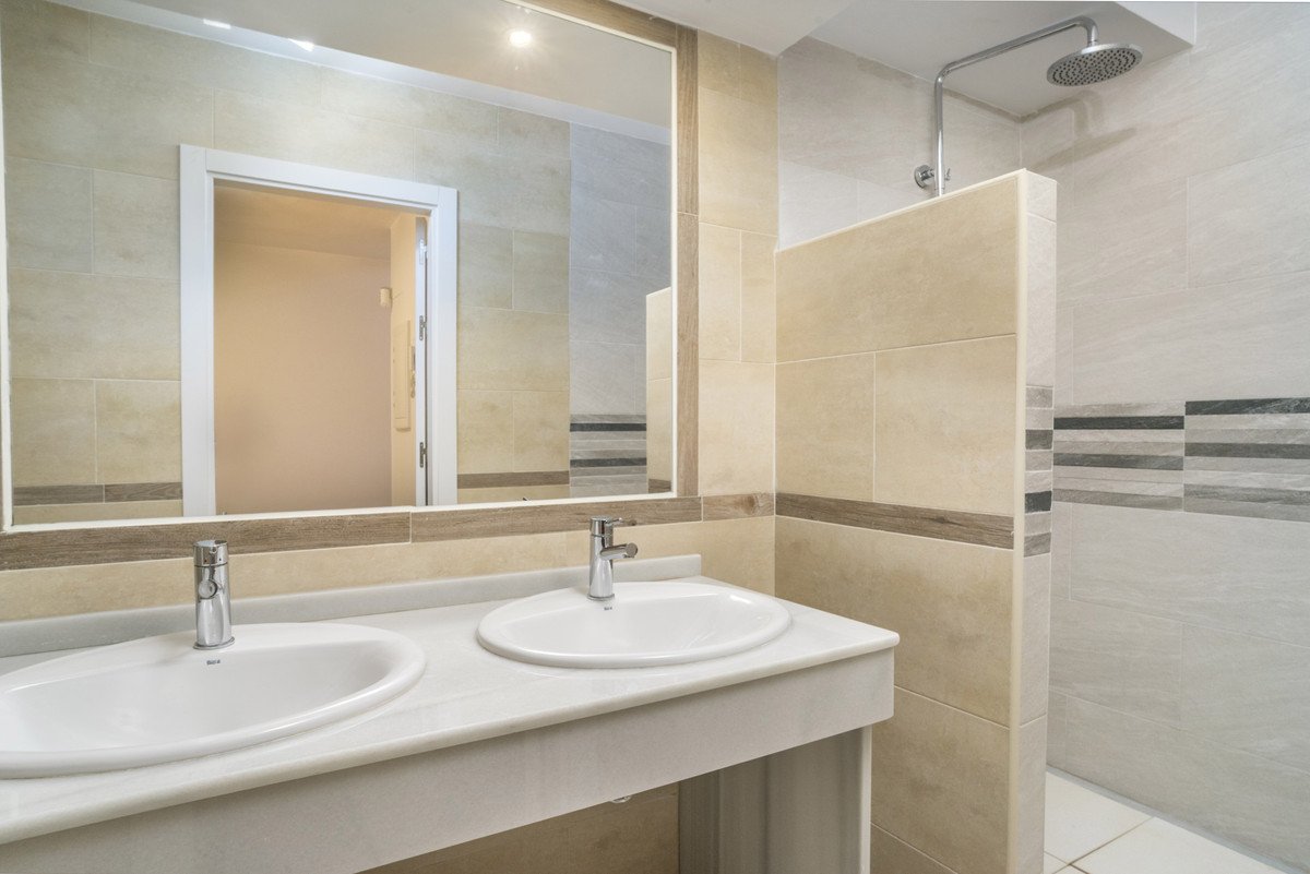 5 Bed Townhouse in Artola