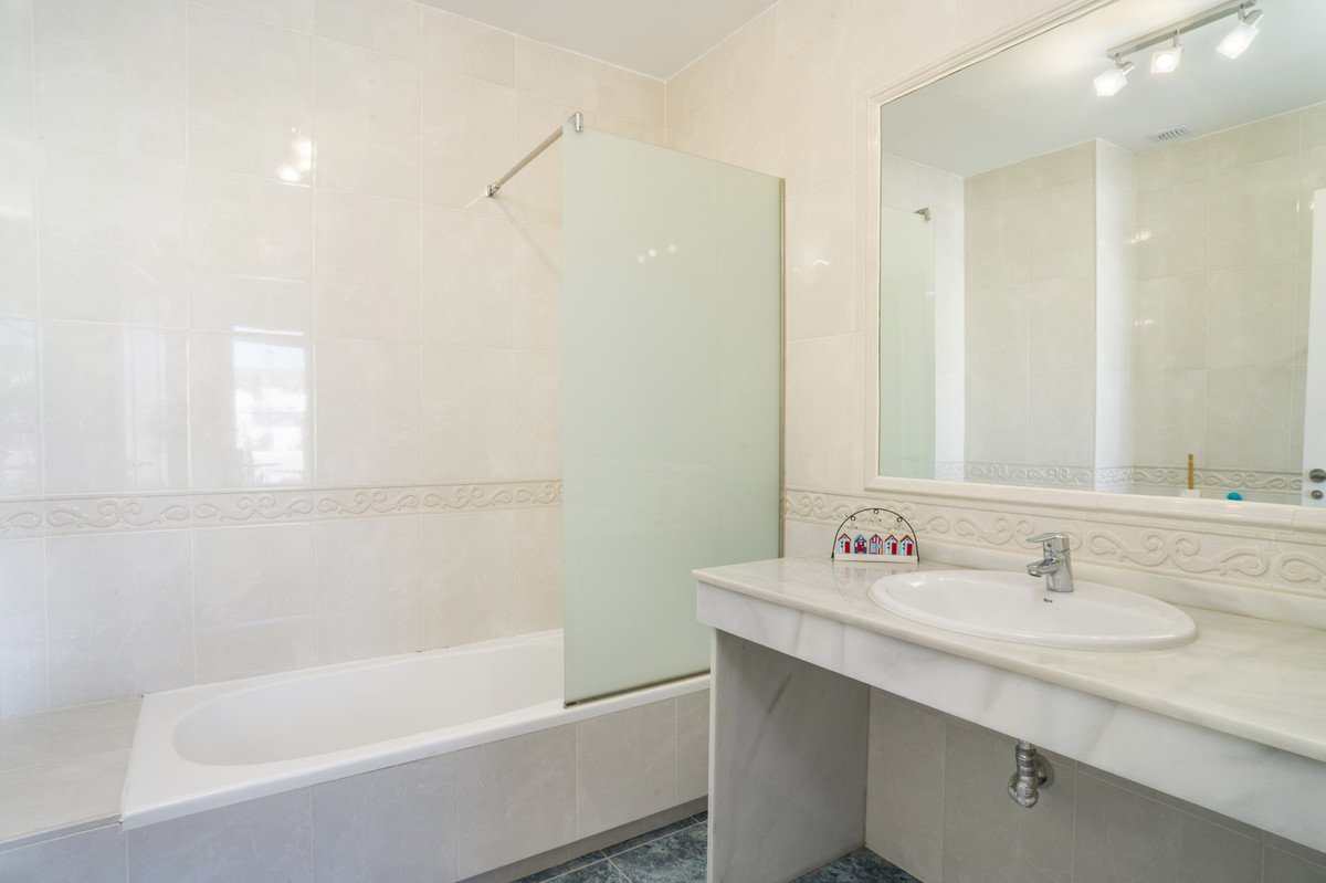 5 Bed Townhouse in Artola