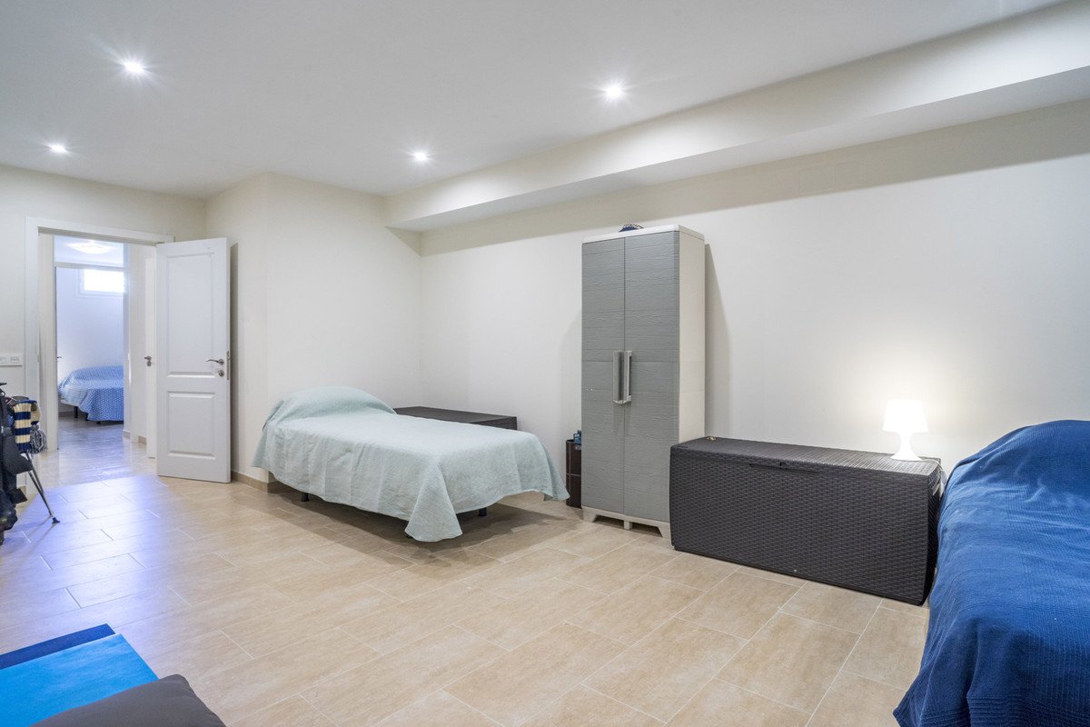 5 Bed Townhouse in Artola