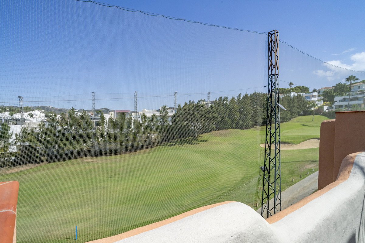 5 Bed Townhouse in Artola