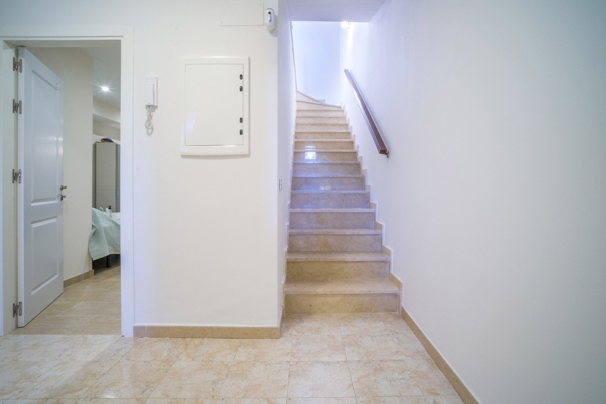 5 Bed Townhouse in Artola