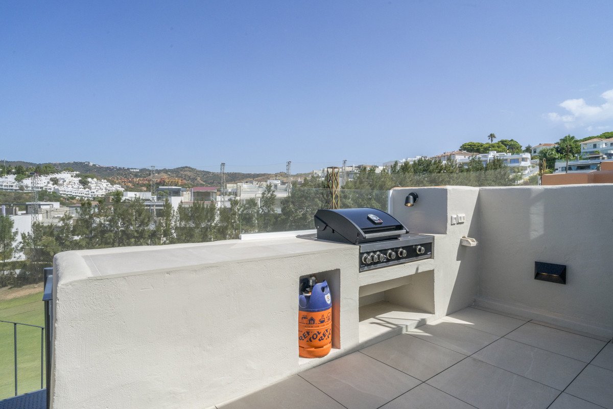5 Bed Townhouse in Artola