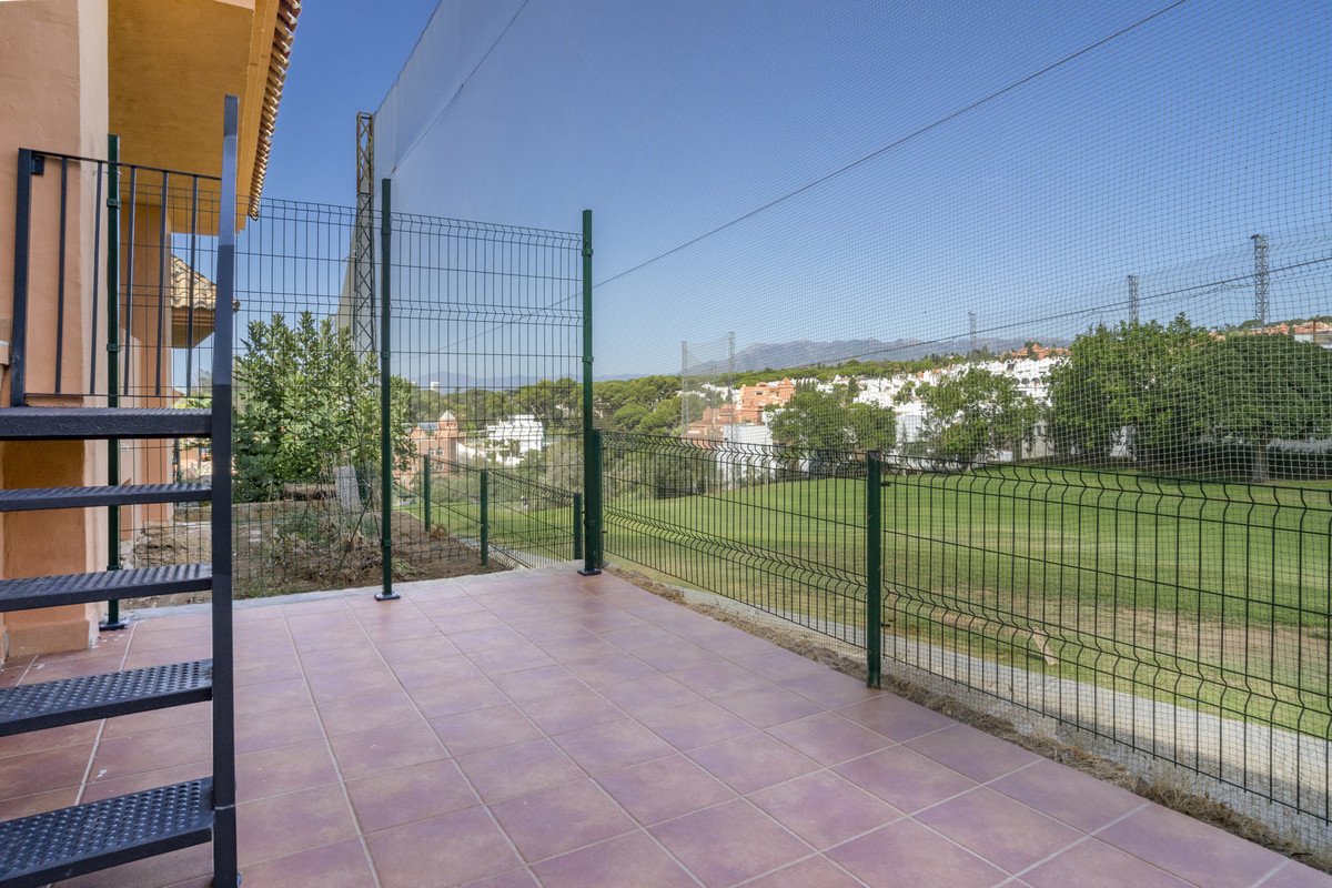 5 Bed Townhouse in Artola