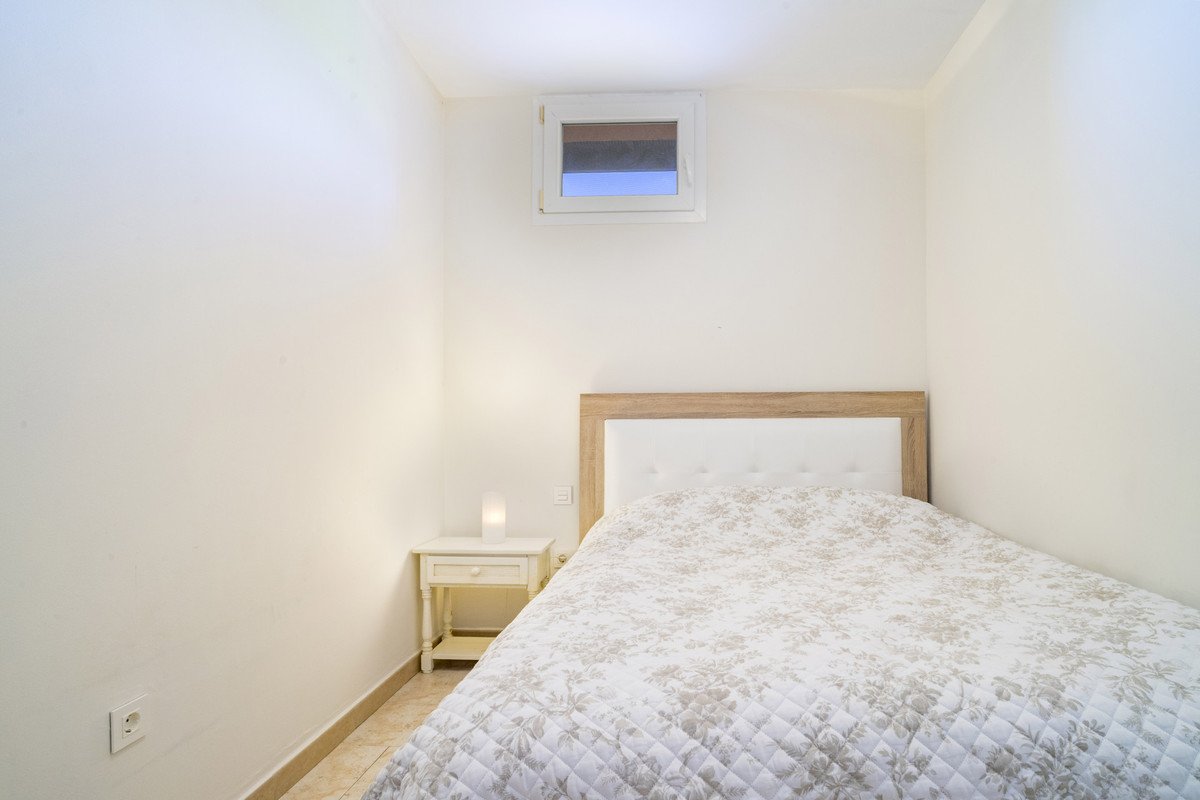 5 Bed Townhouse in Artola